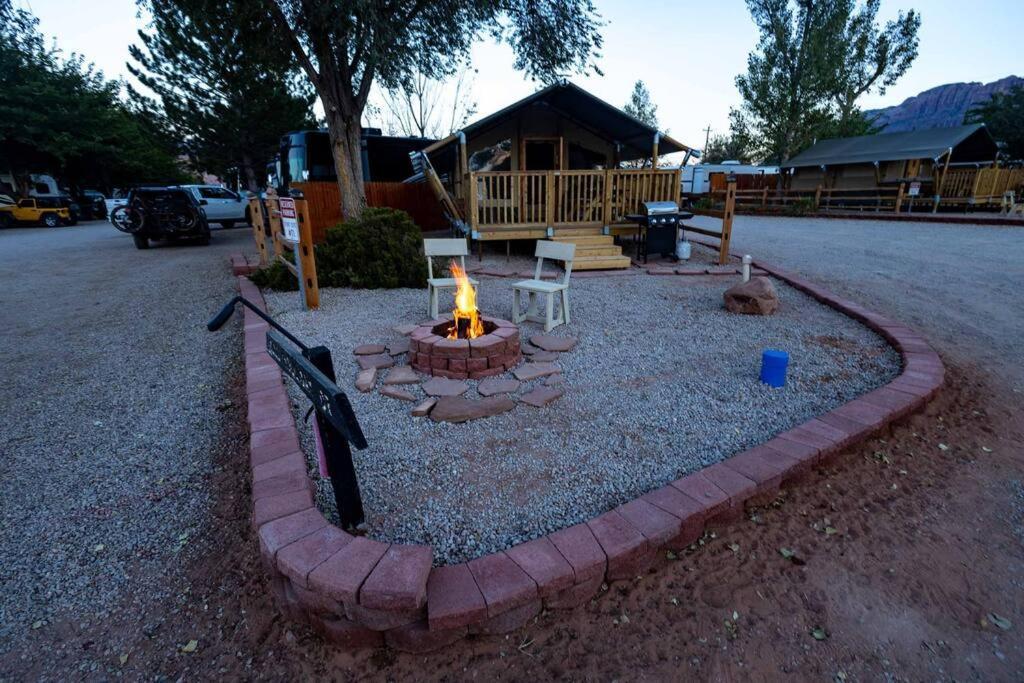 Desert Glamping Getaway Near Moab Arches Villa Exterior photo