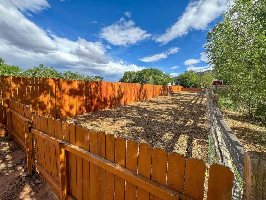 Desert Glamping Getaway Near Moab Arches Villa Exterior photo