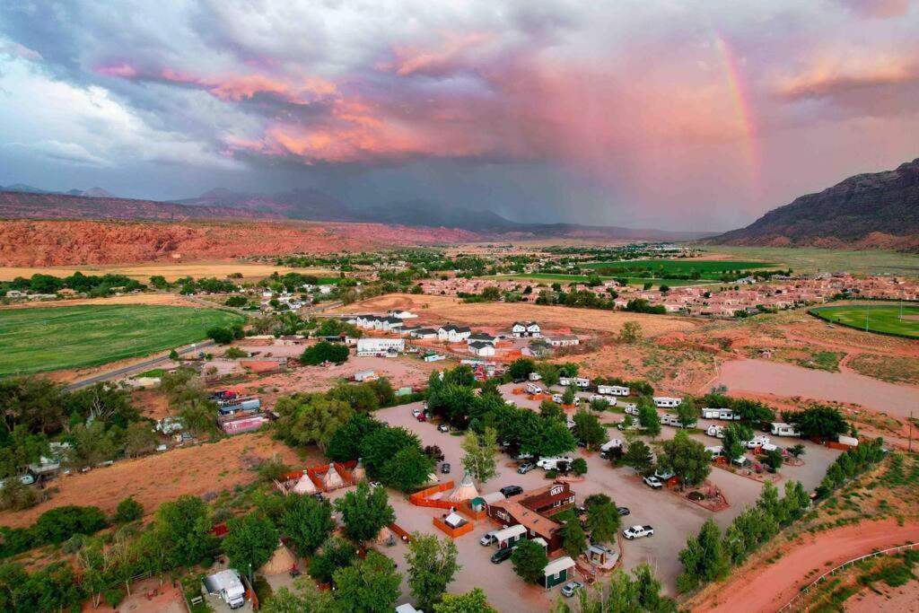 Desert Glamping Getaway Near Moab Arches Villa Exterior photo